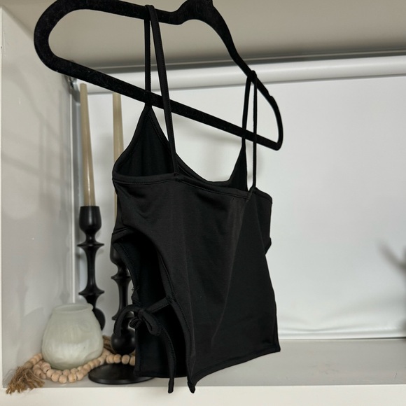 Side Cutout Tank Top - Picture 5 of 6